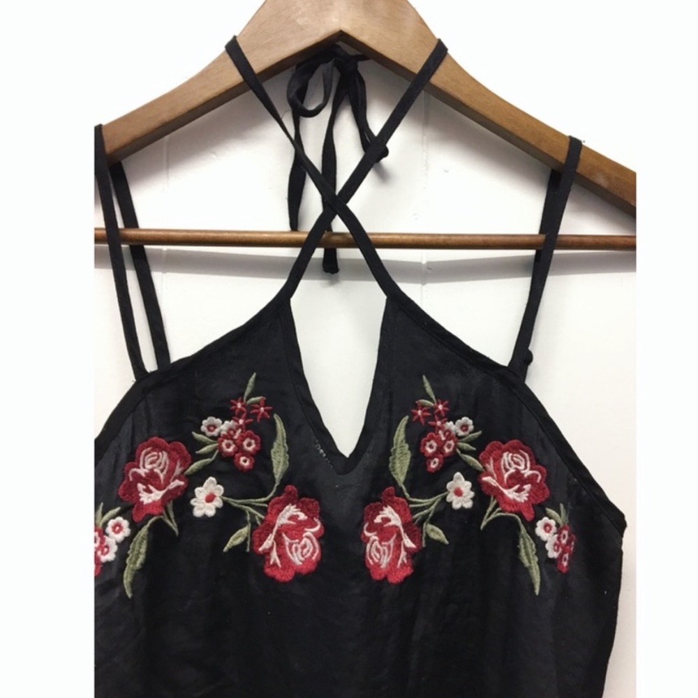 Hollister | choker halter neckline adjustable strap, floral embroidered tank top - Picture 3 of 12